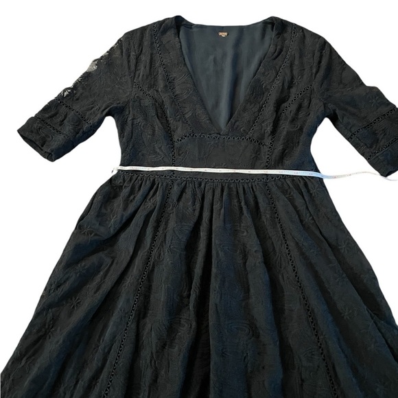 FREE PEOPLE WOMEN’S BLACK MIDI DRESS DEEP V-NECK AND LACE OVERLAY SZ MEDIUM - Picture 8 of 11